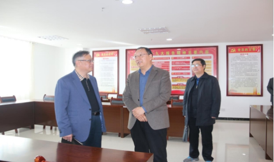 省委常委、省總工會主席馬吉孝等一行蒞臨青海物產(chǎn)集團(tuán)公司視察，調(diào)研指導(dǎo)道路貨運(yùn)企業(yè)建會、貨運(yùn)司機(jī)入會等工作